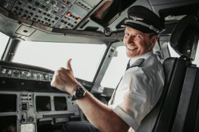 Torne-se piloto de avião e trabalhe nas nuvens